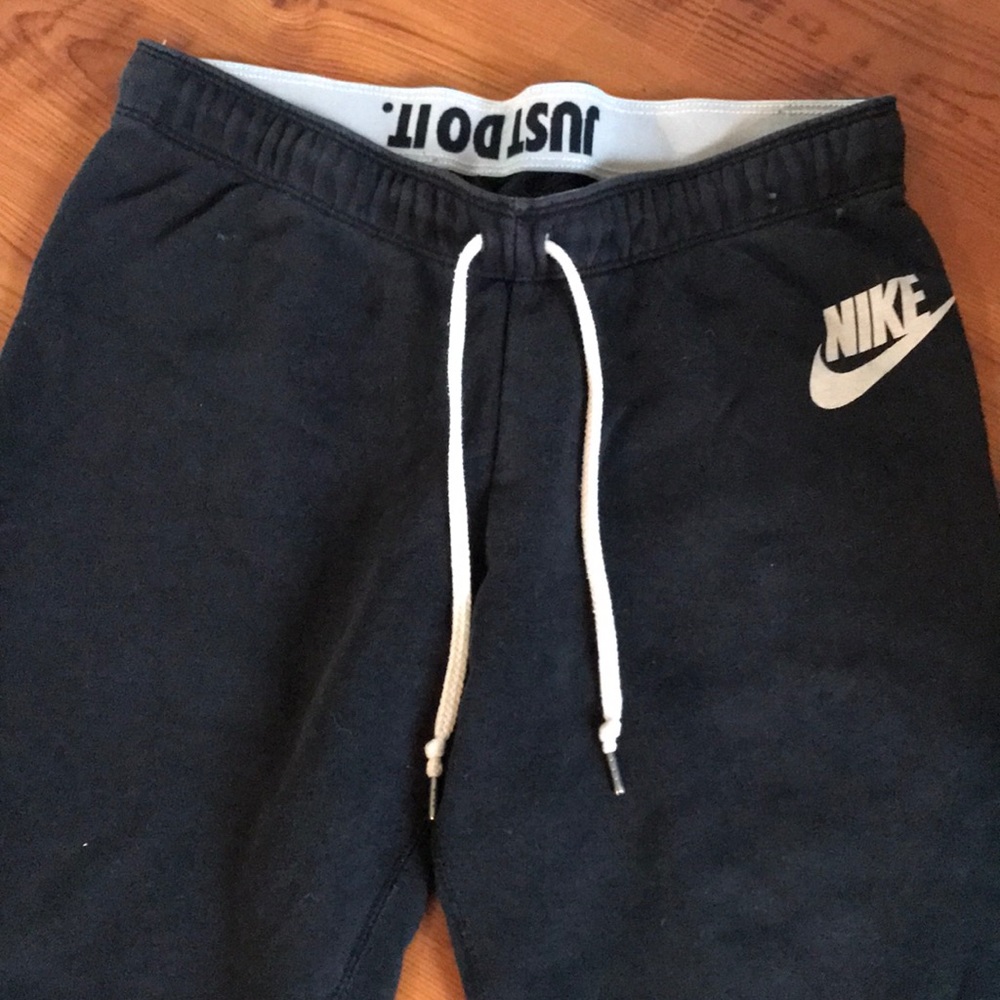 Black Nike sweatpants joggers